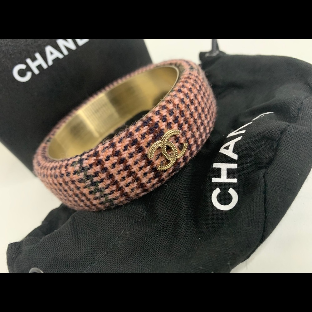 VINTAGE CHANEL BANGLE BRACELET